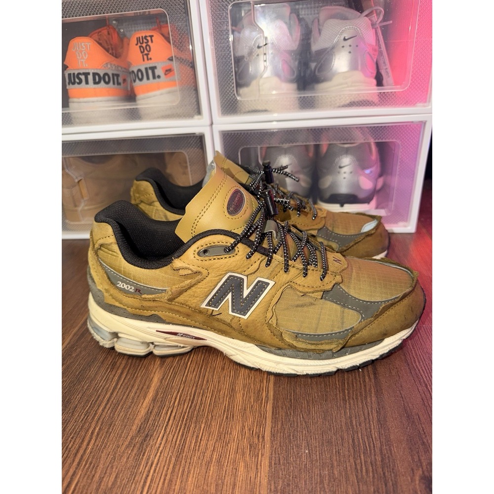 New balance 2002R